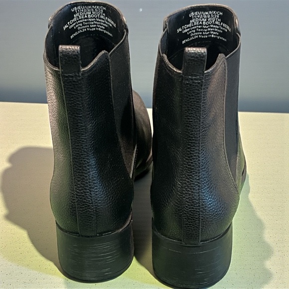 Reaction Kenneth Cole Black Chelsea Block Heel Ankle Boots. - Picture 5 of 8